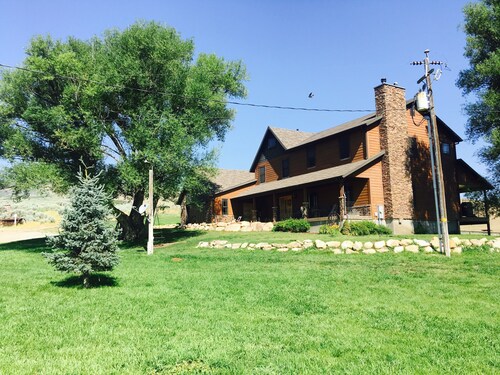Remote ranch house on 93 acres in the peaceful Indianola Valley! Sleeps 30