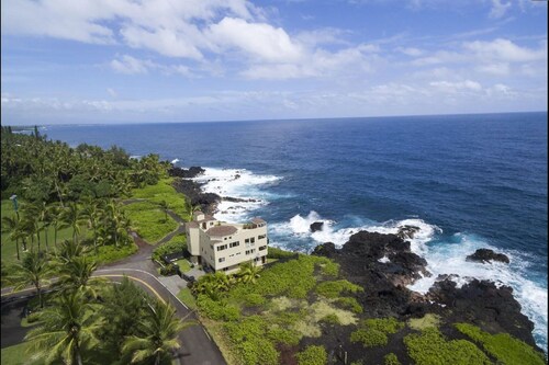 Ocean front Eigentum mit Wellen und Blick auf die Küste für Meilen abstürzt