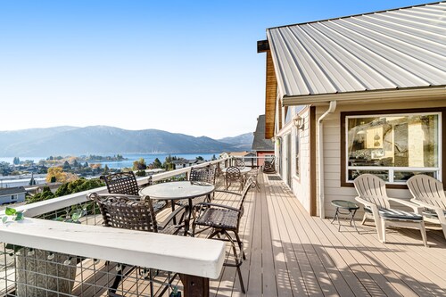 A-frame home with lovely views of Manson Bay - deck, game room & washer/dryer