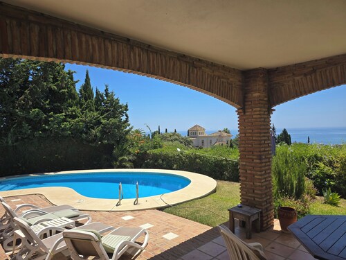 Villa with panoramic sea views near the beach, private pool, garage, 3 bedrooms