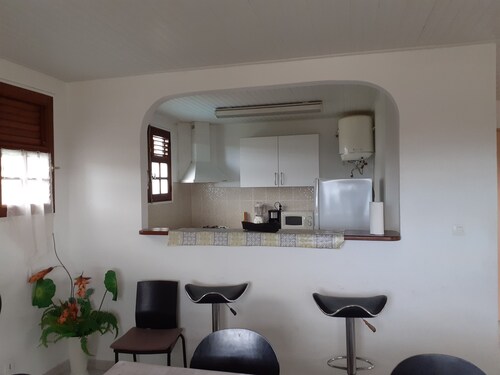 TOUT CONFORT, à l'étage d'une villa, proche du Port et de toutes commodités