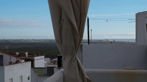 In the middle of the old town of Conil, furnished roof terrace with sea view, gas grill, modern furniture - Casa Magallanes -