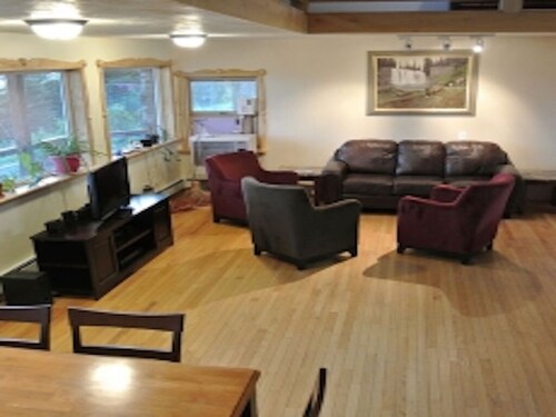 Glacier views, waterfront property on Haines dramatic Mud Bay Road