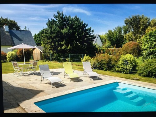 House for 12 persons close to the beach with a warmed up pool