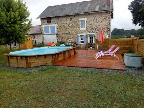 Maison en pierre pleine campagne proche d'un centre ville