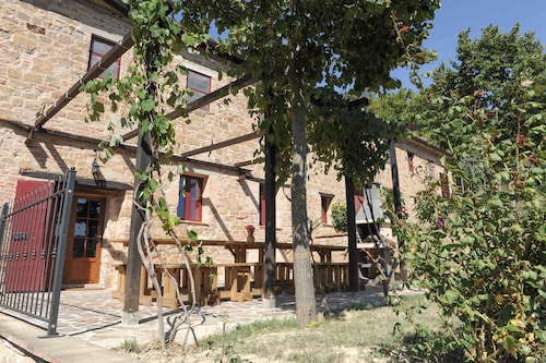 Ferme avec piscine privée et vue imprenable sur les Monts Sibyllins
