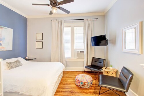 Colonial-Inspired Stay: Near Arts, Music & History