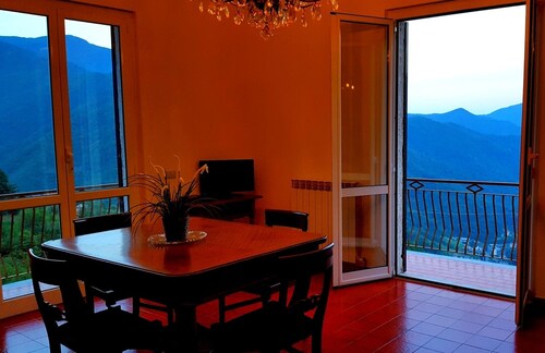 Lichte landelijke villa met 2 slaapkamers tussen Portofino en de Cinque Terre