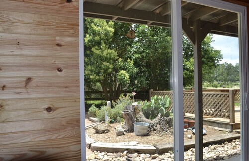 Great reviews,secluded,jacuzzi tub,full kitchen,deck area,pet friendly,WiFi