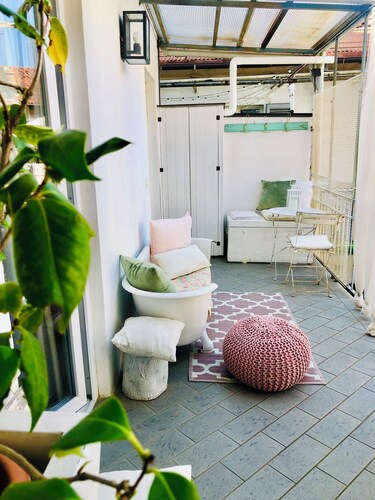 GUEST at No. 5 - home
