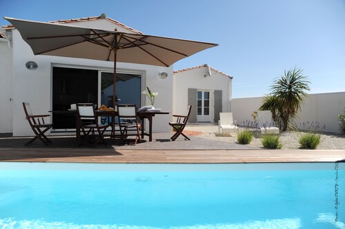 CONTEMPORARY VILLA WITH INDIVIDUAL HEATED POOL, WIFI