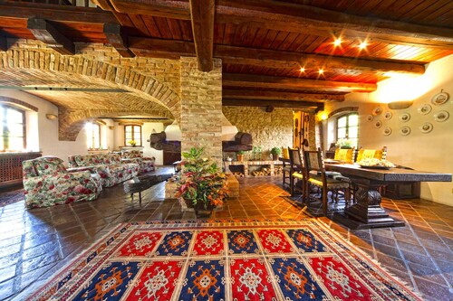 Exklusive Villa mit 8 x 18 Pool, Sauna, Whirlpool und Billard.
