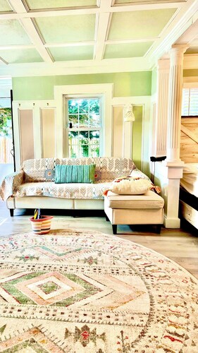 West Dennis Central - 5 bed, 3 bath, 2 kitchen huge yard!
Two hot tubs!