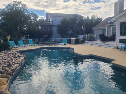 Tropical Beach House With In-Ground Pool