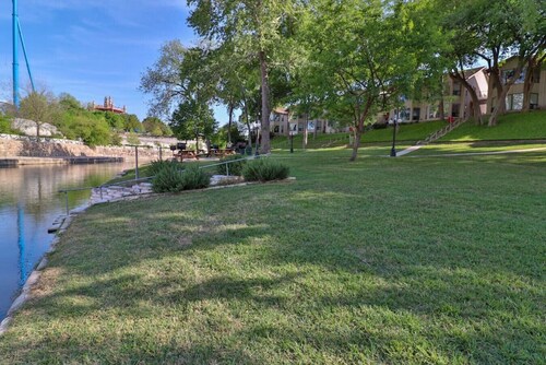 CRC331*Direct Comal River Access*Walk to Downtown NBTX