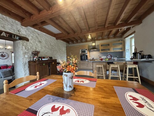 Charmante maison rénovée, 4-5 pers., jardin clos, près de Charroux et Ebreuil. Draps inclus, animaux OK