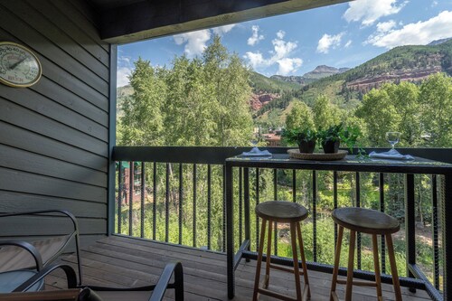 SUMMER in TELLURIDE! 3B/3B on the River; FP,hot tub; steps to Downtown & Gondola