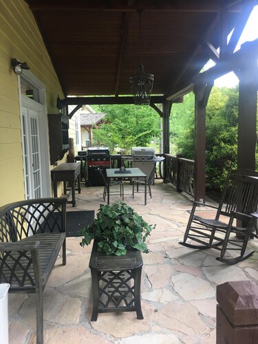 *NEW* “Casa Grande" Discount Rates! Private NEW HOT TUB, POOL TABLE, BASKE