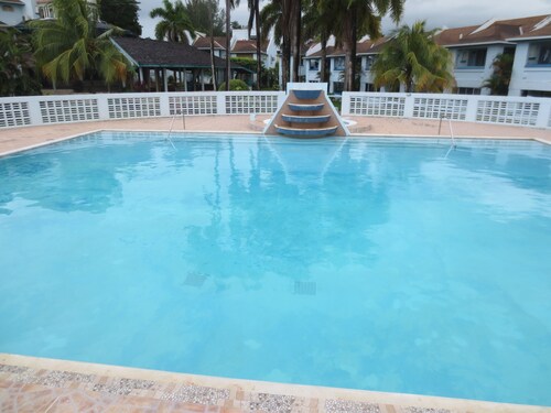 NEGRIL OCEAN VIEW APARTMENT