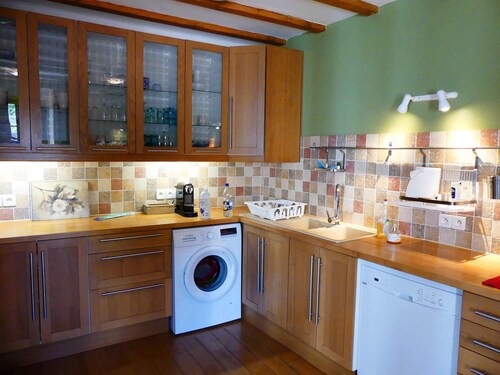 Garden Apartment: AC, spacious, 2 BEDROOMS garden