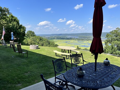 Eagle View Motel & Retreat