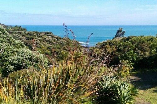Manu Bay Bush and Beach Cottage