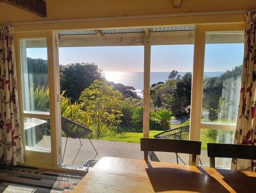 Manu Bay Bush and Beach Cottage