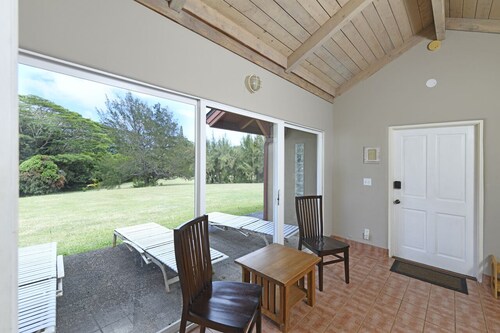 Peaceful & Private Studio - 12 Acre Hobby Organic Fruit Farm - Beach 10 minutes