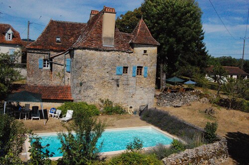 Stunning, family-friendly farmhouse; large garden, safe private pool