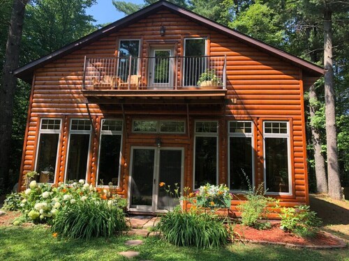 Bed & Breakfast Suite At The Wooded Retreat!