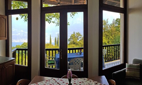 Villa Paradiso Lake View Balcony Garden