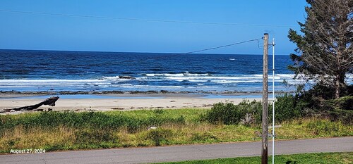 Beachfront 1-bedroom mobile home located in Neah Bay, near Olympic Peninsula