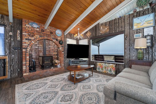 Pet Friendly Beachfront Home with Oceanfront Deck, Amazing Views, Walk to Town