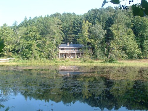 Secluded Stone House
50 ' deck overlooking Beaver Lake on Ozark Mushroom Farm!