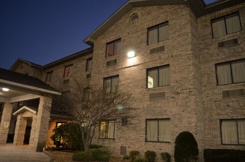 Brookshire Inn & Suites