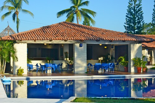 Cabo Blanco Hotel & Marina