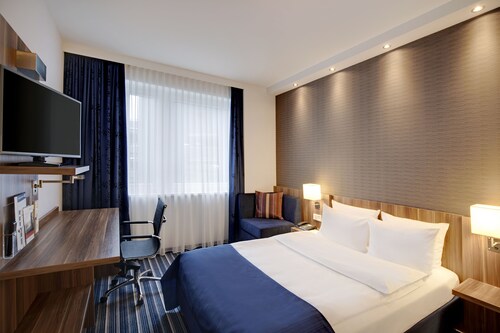 Holiday Inn Express Bremen Airport, an IHG Hotel