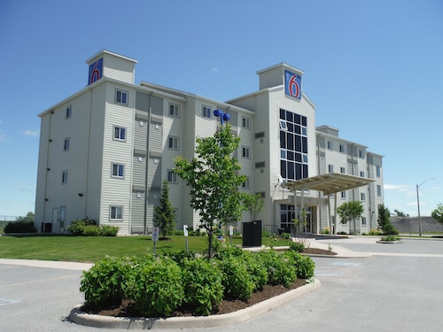 Motel 6 Kingston, ON