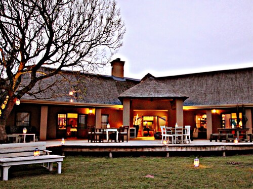 Hlosi Game Lodge - Amakhala Game Reserve