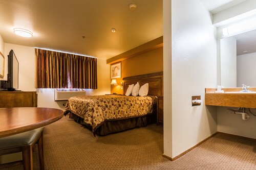 Bay City Inn