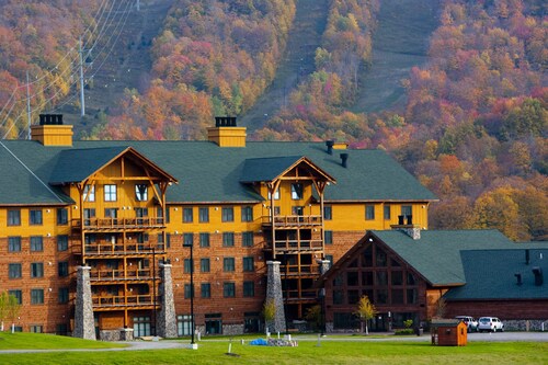 Hope Lake Lodge & Indoor Waterpark