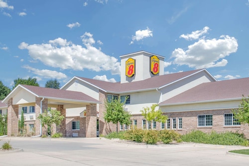 Super 8 by Wyndham Cedar Falls IA - University