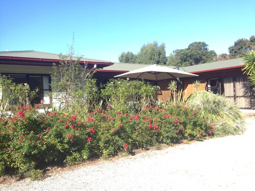 Guest wing in beautiful sheltered garden close to beach