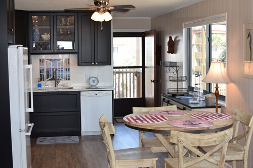 Gorgeous 2 bed 2 bath beachfront condo