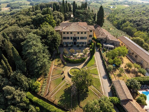 Exclusive Villa 18th century, with pool. Fine winery in Chianti central Tuscany