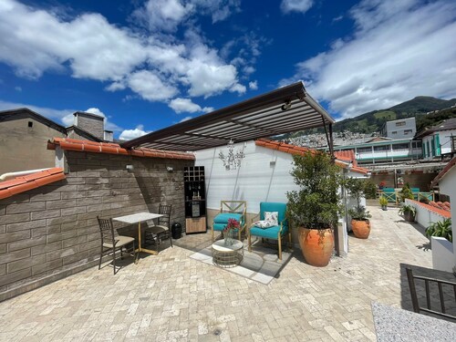 Adamas House Hotel