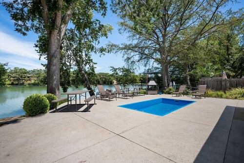 Lake Dunlap Luxury*Inground Pool*Accommodates 18*Separate Casita