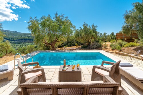 Lovely house with private pool