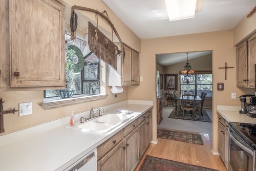 Affordable,Stunning Views,Modern Stay,Huge Deck,Privacy*