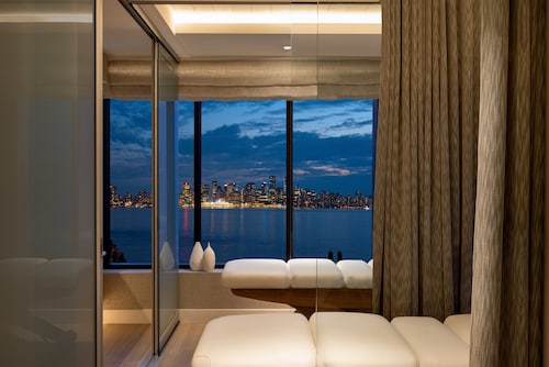 Seaside Hotel North Vancouver